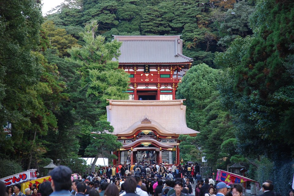鎌倉・鶴岡八幡宮の別アングルを確認できる実写写真 1