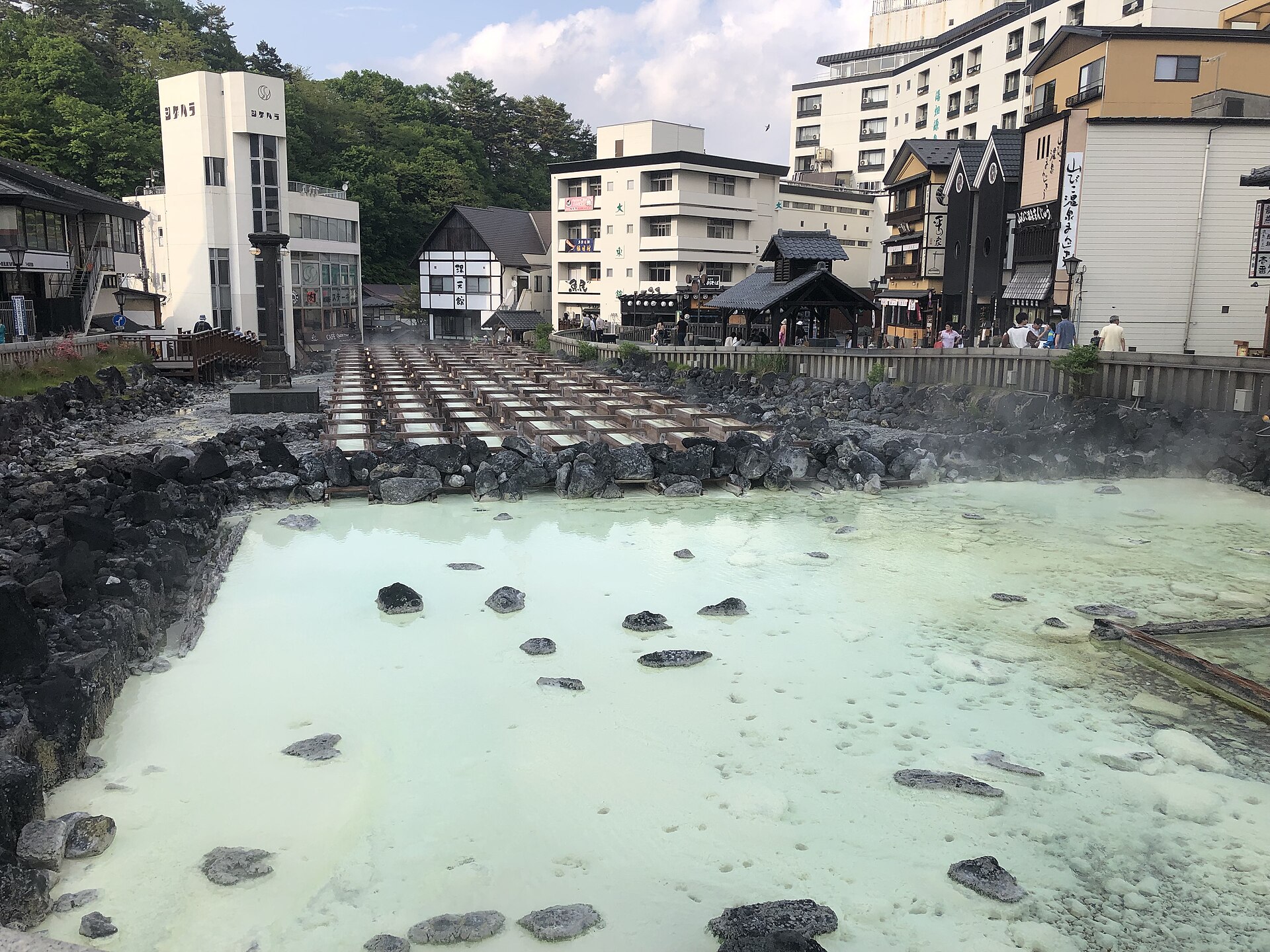 草津温泉 湯畑の実写写真。訪問前のイメージ確認用。